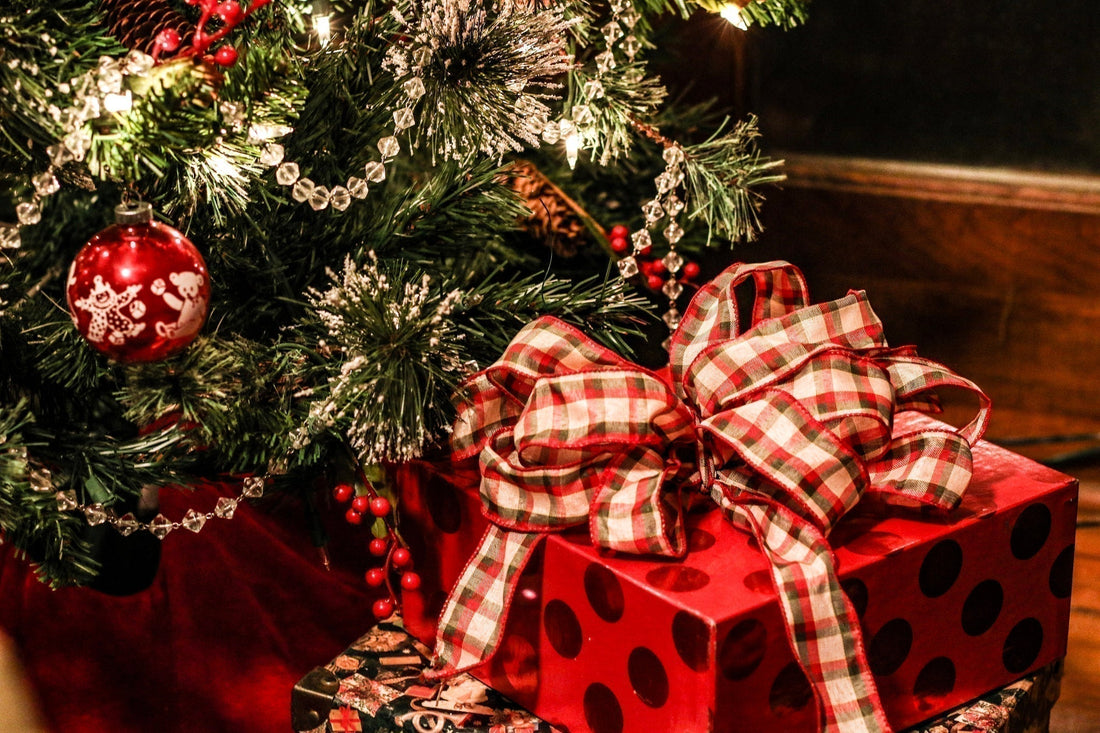 How to Create a Rustic Country Christmas Home with Vintage and Antique Charm