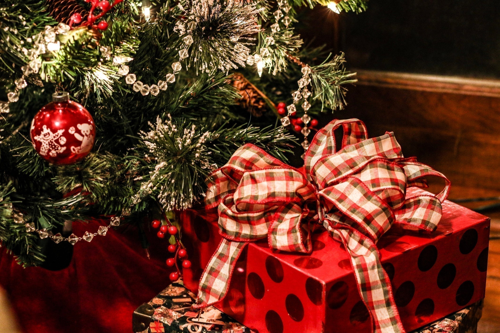 How to Create a Rustic Country Christmas Home with Vintage and Antique Charm