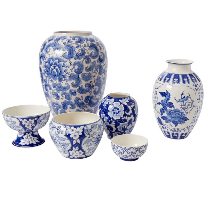 Traditional Blue and White Floral Patterned Vase