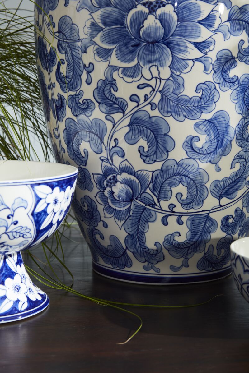 Traditional Blue and White Floral Patterned Vase