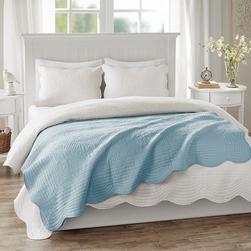 Tuscany Oversized Quilted Throw with Scalloped Edges