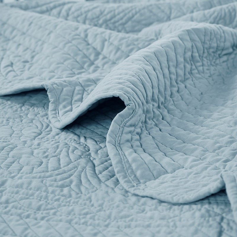 Tuscany Oversized Quilted Throw with Scalloped Edges