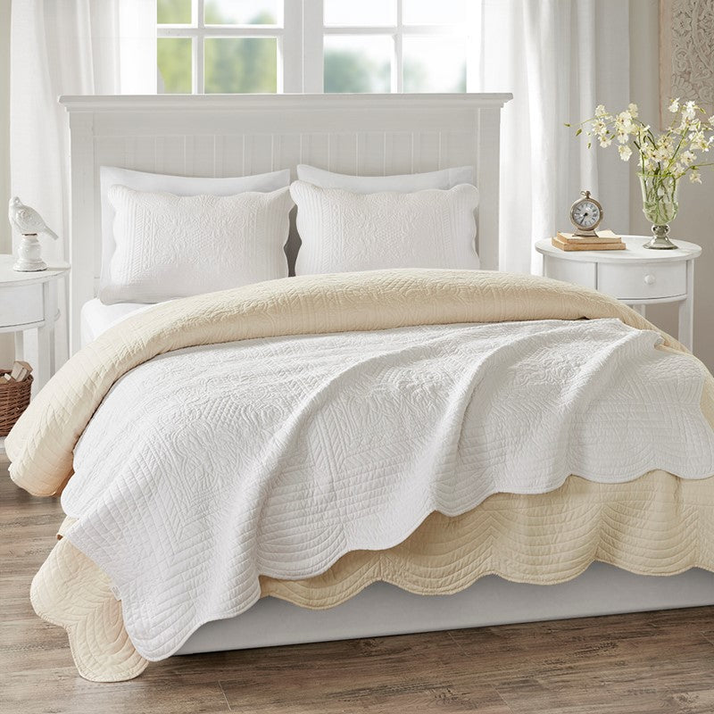 Tuscany Oversized Quilted Throw with Scalloped Edges