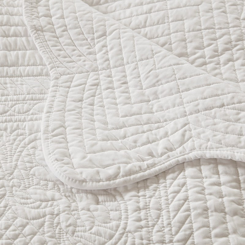 Tuscany Oversized Quilted Throw with Scalloped Edges